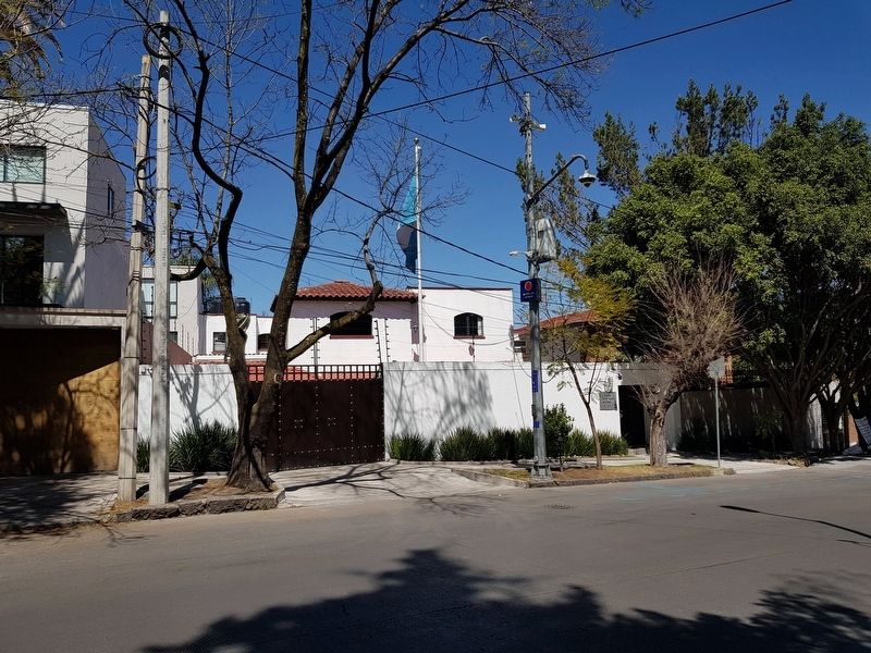 The nearby Guatemalan Embassy in Mexico City image. Click for full size.
