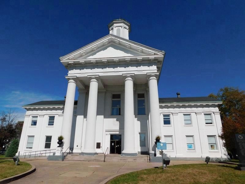 Richmond Courthouse image. Click for full size.