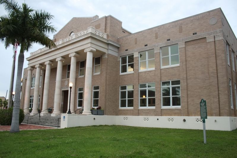 Charlotte County Courthouse image. Click for full size.
