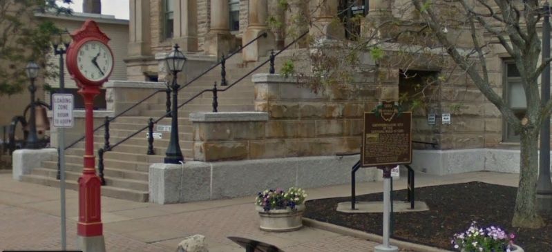 Marker location in front of courthouse image. Click for full size.
