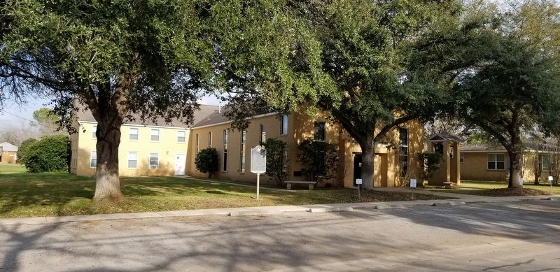 The view of the First Baptist Church of Stockdale and Marker from the road image. Click for full size.