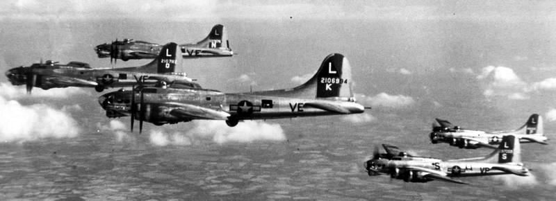 B-17 Flying Fortresses of the 381st Bomb Group image. Click for full size.