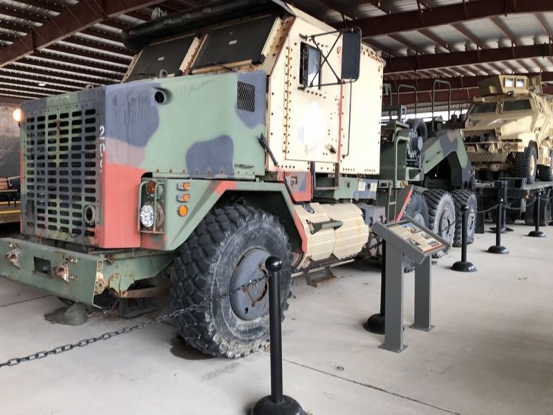 M1070, Truck, Tractor, 88 (HET) Display image. Click for full size.