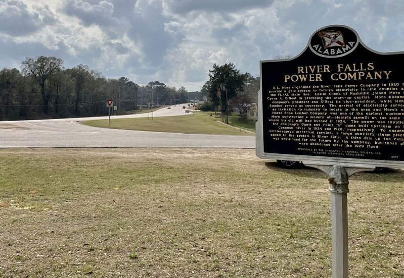 View from marker looking west on US-84/AL-55. image. Click for full size.