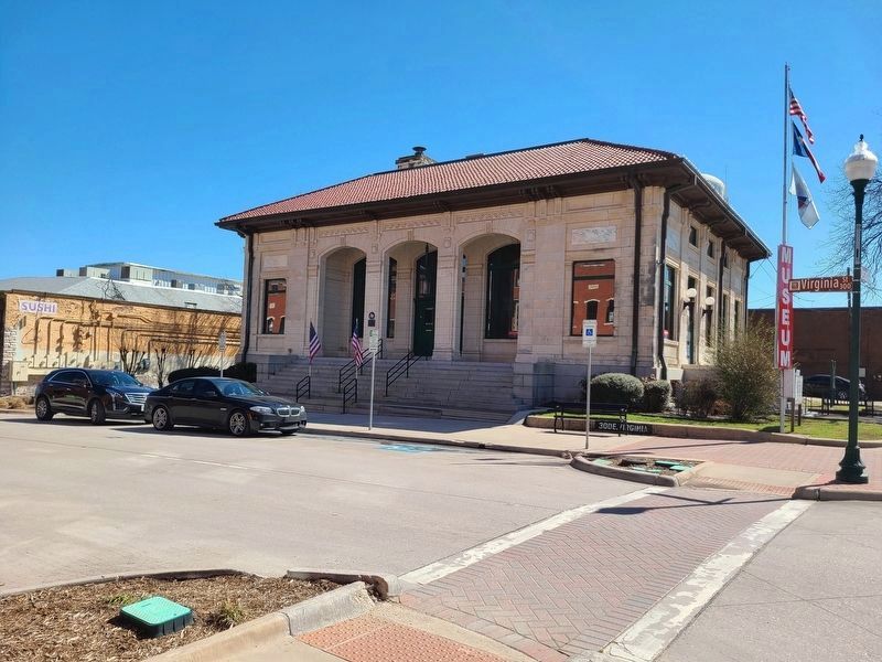 1911 McKinney Post Office and Marker image. Click for full size.