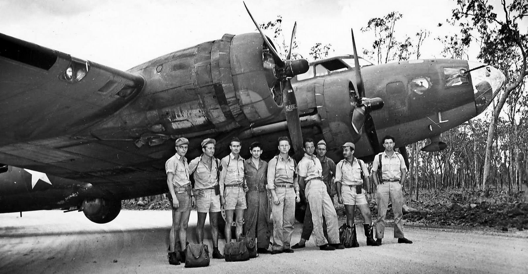 A 5th Air Force B-17 in Australia 1942-43 image. Click for full size.