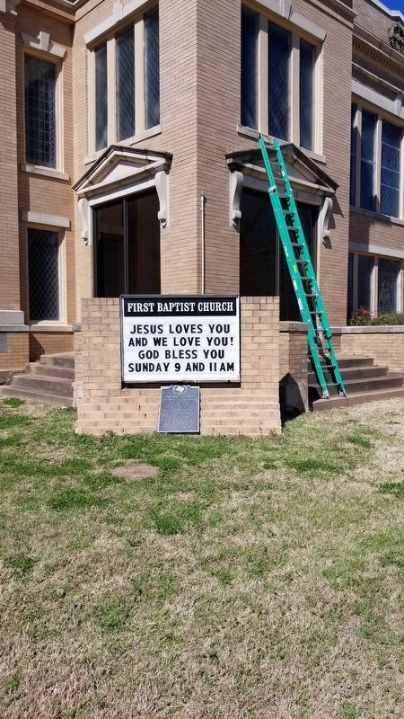 First Baptist Church and Marker image. Click for full size.