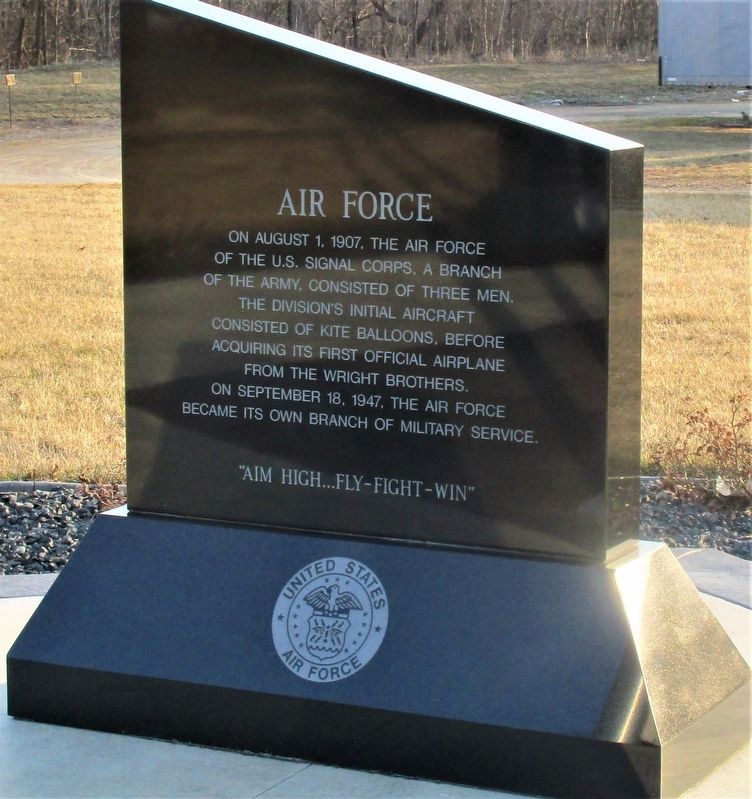 Rockford Veterans Memorial image. Click for full size.