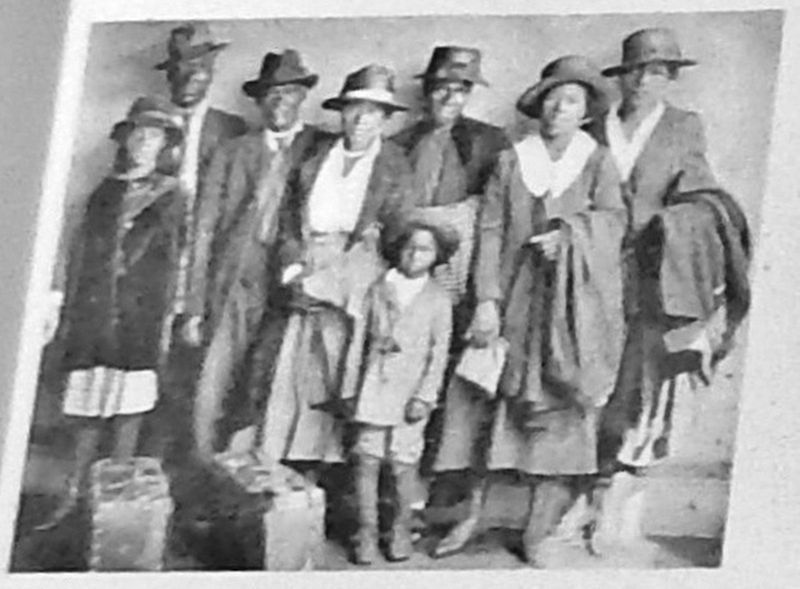 Marker detail: Family newly arrived in Chicago from the south in the 1920s image. Click for full size.