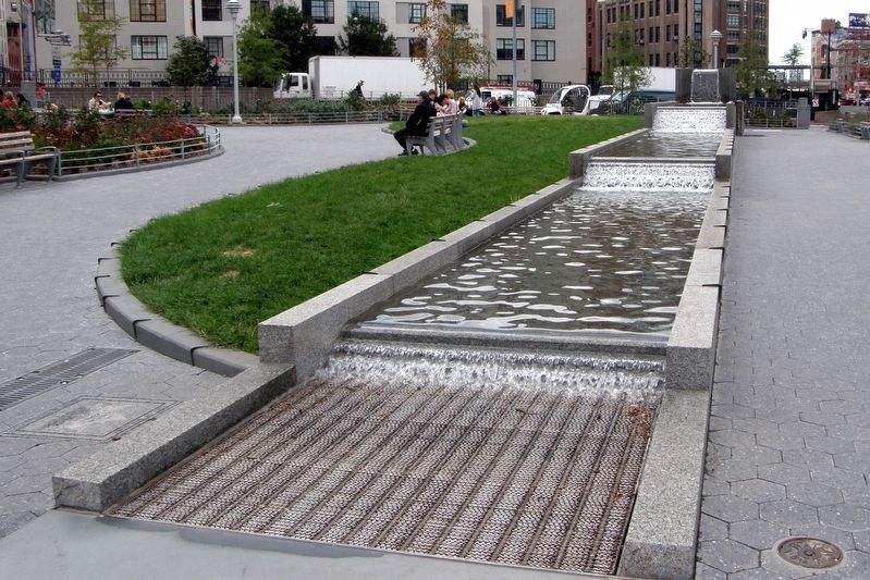 The park centerpiece (wet) image. Click for full size.