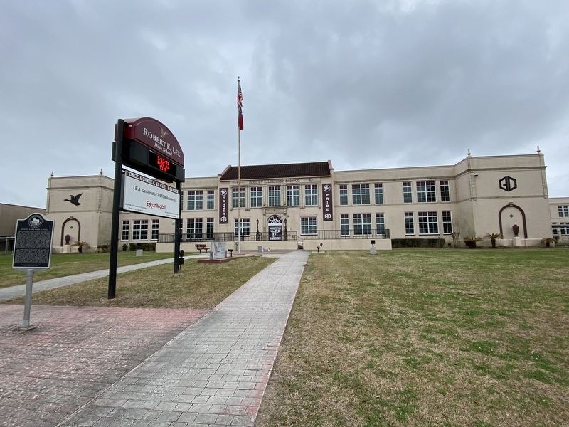 Robert E. Lee High School image. Click for full size.