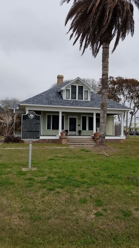 Price-Farwell House and Marker image. Click for full size.