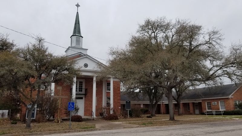 The view of the First Presbyterian Church of Palacios from the road image. Click for full size.