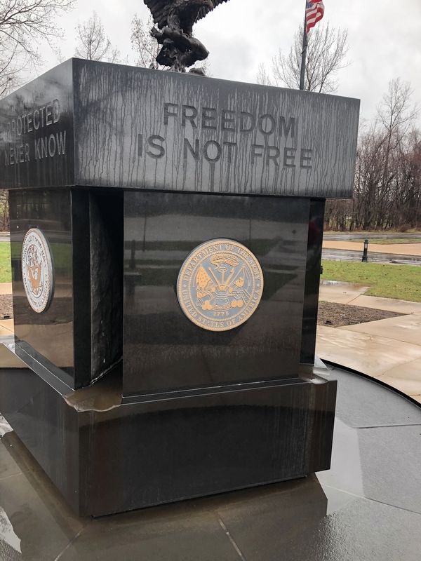 Veterans Memorial image. Click for full size.