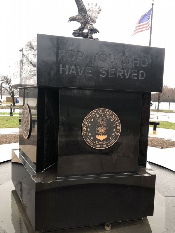 Veterans Memorial image. Click for full size.