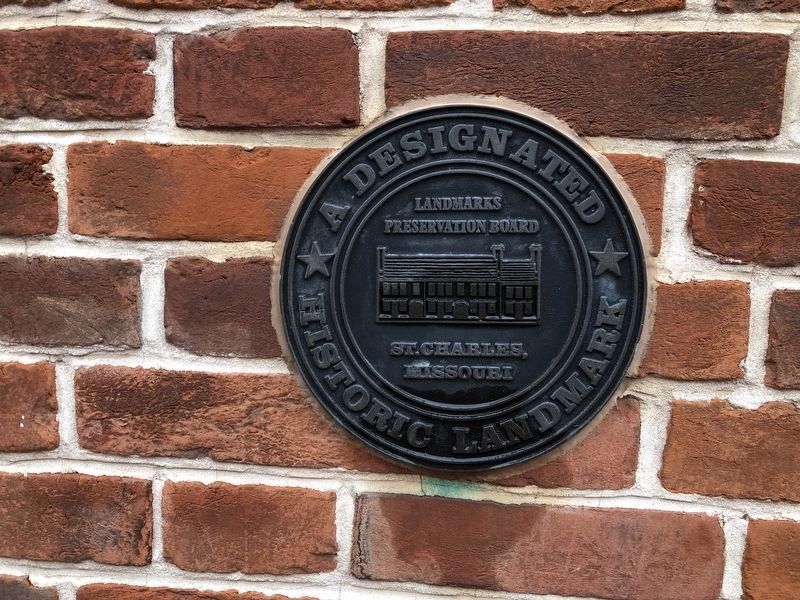 Additional plaque on the building image. Click for full size.