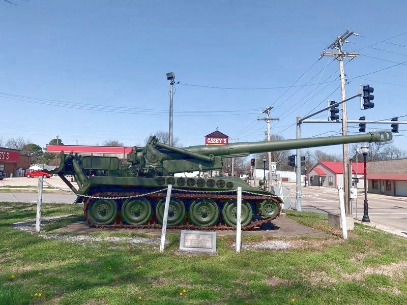 Memorial at side of M110A2 Self-propelled 175mm Gun. image. Click for full size.