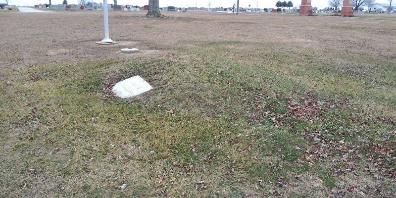The Unknown Dead Venterns Memorial Mound Marker image. Click for full size.