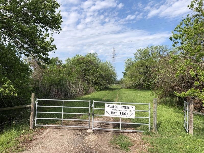 Gate off Autrey Street for public access image. Click for full size.