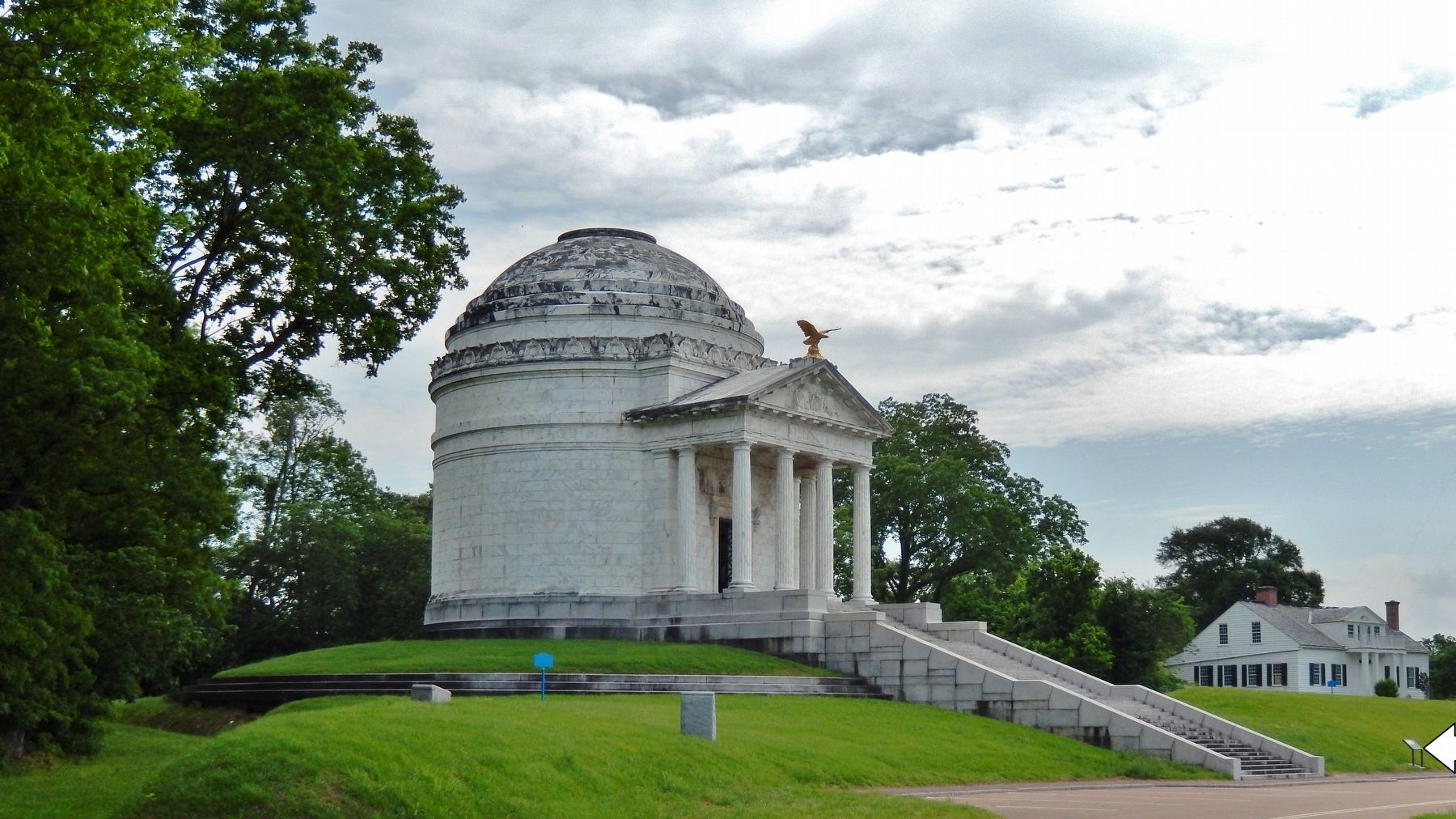 Illinois State Memorial (<i>southwest elevation</i>) image. Click for full size.
