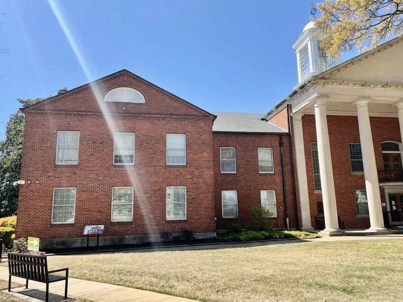 View of marker against side of Desoto County Courthouse.. Click for full size. View of marker against side of Desoto County Courthouse. image. Click for full size.