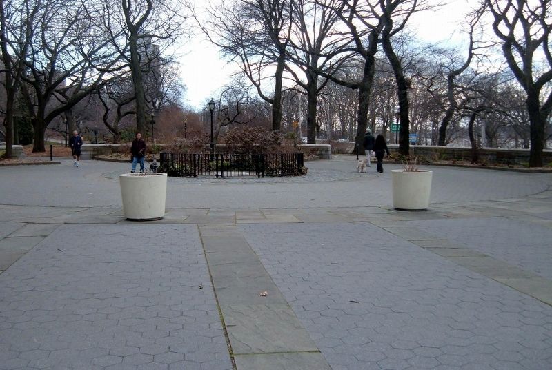 Warsaw Ghetto Memorial Plaza image. Click for full size.