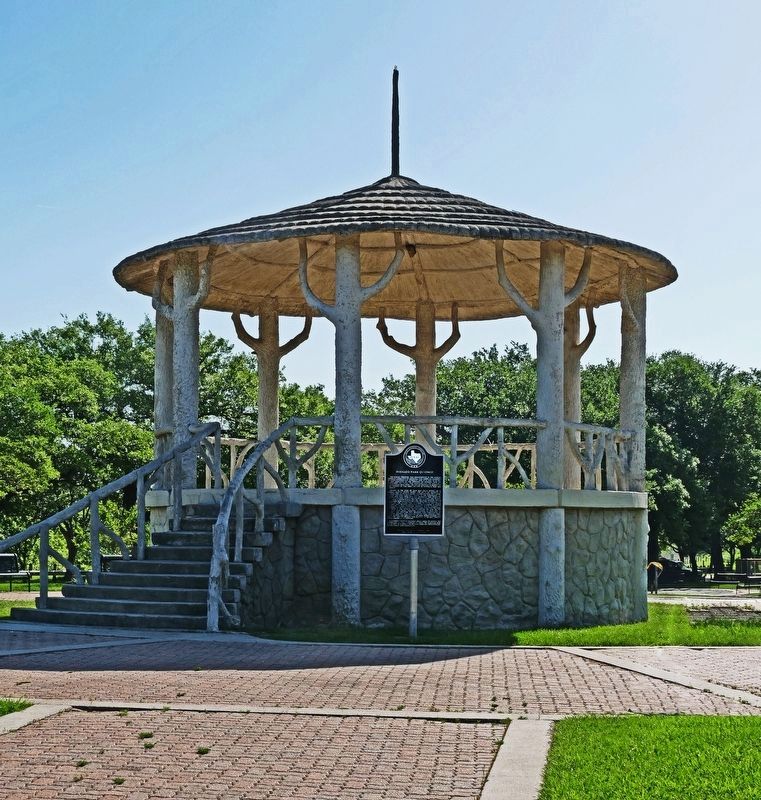 Hidalgo Park Quiosco and Marker image. Click for full size.