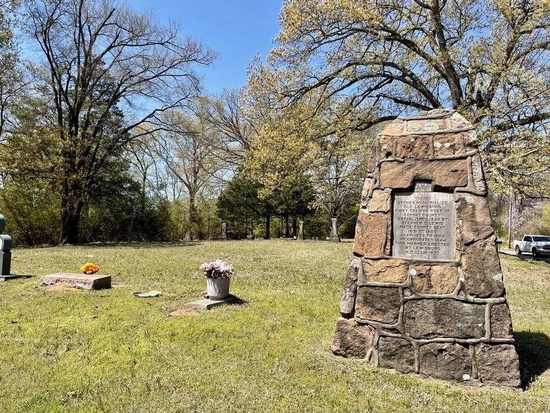 Old Lewisburg Marker in Lewisburg Cemetery. image. Click for full size.