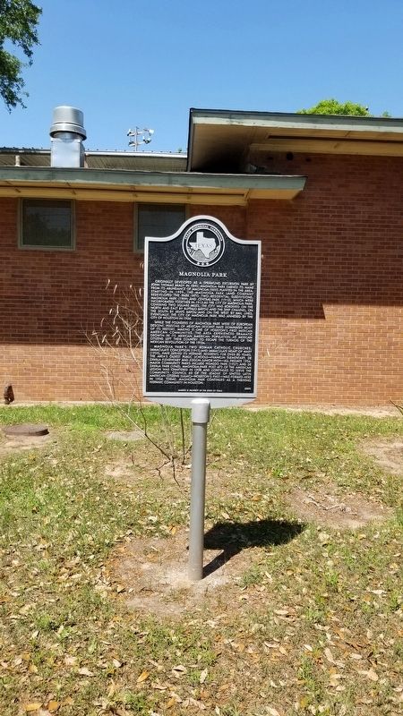 The De Zavala Community Center and the Magnolia Park Marker image. Click for full size.