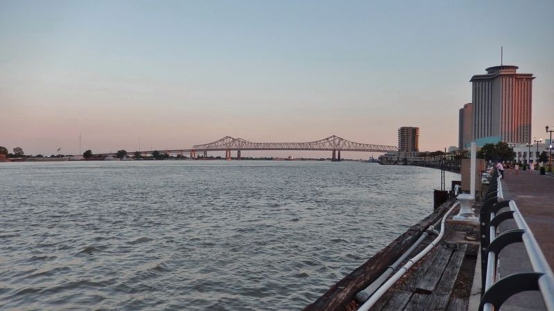 Mississippi River & Bridge image. Click for full size.