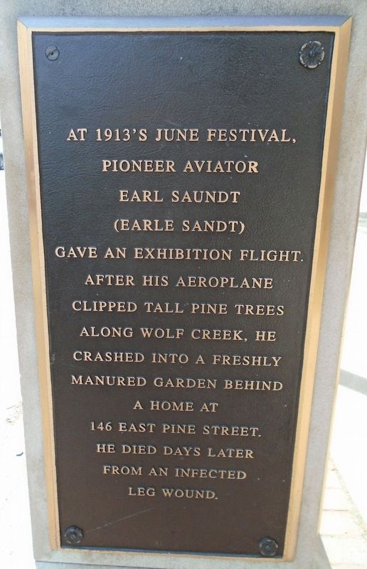 Pioneer Aviator Earl Saundt's Demise Marker image. Click for full size.