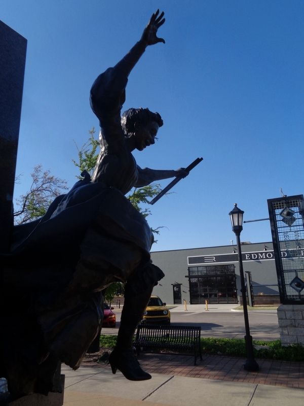 Leaping Into History statue image. Click for full size.