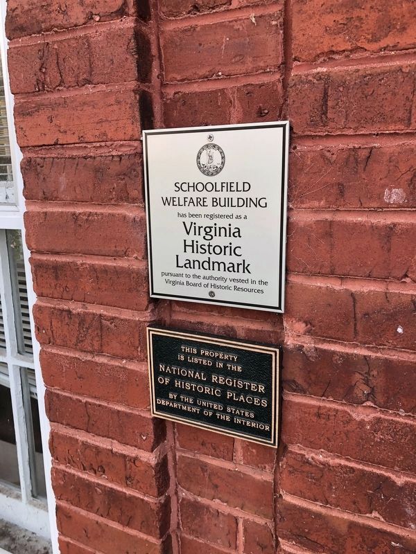 Plaques on the Schoolfield Welfare Building image. Click for full size.