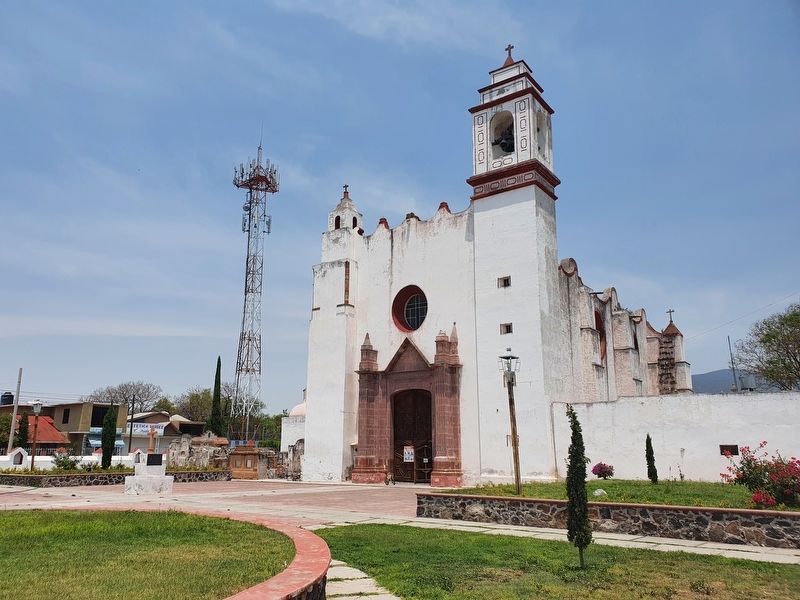 The nearby Parish of La Asuncin Church image. Click for full size.