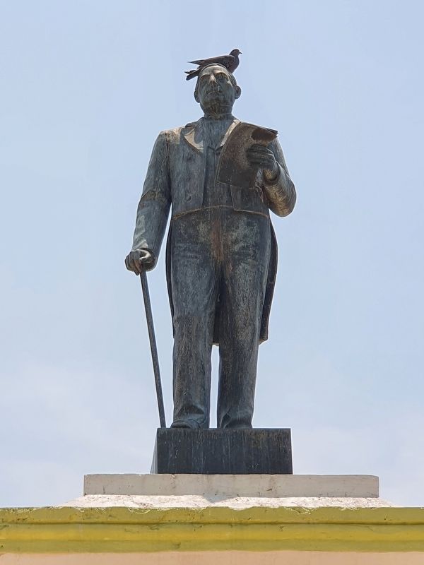 Benito Juárez Statue. Click for full size. Benito Juárez Statue image. Click for full size.