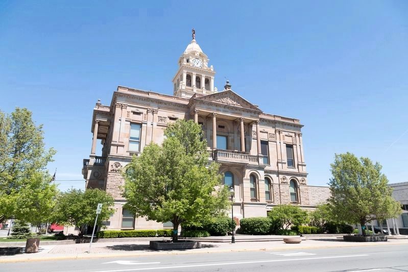 Marion County Courthouse and Marker image. Click for full size.