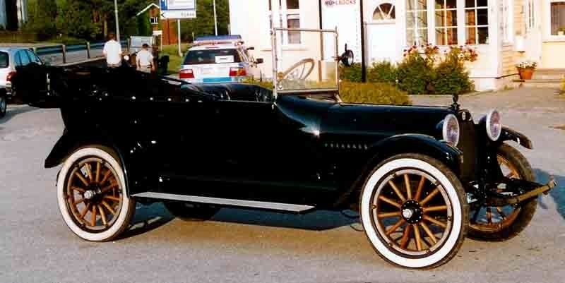 Studebaker-EMF Touring 1916. Click for full size. Studebaker-EMF Touring 1916 image. Click for full size.
