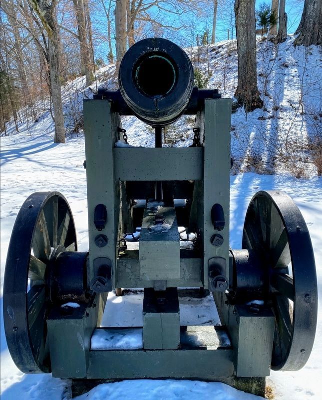 Close-Up View of 32-Pounder Carronade at the Upper Water Battery image. Click for full size.