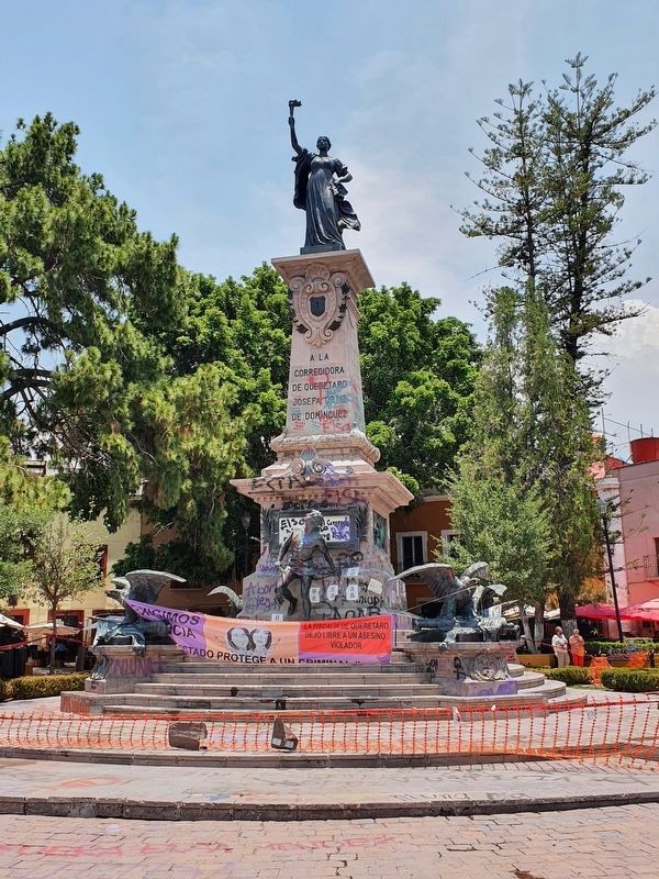 Monument to Josefa Ortiz de Domínguez. Click for full size. Monument to Josefa Ortiz de Domínguez image. Click for full size.