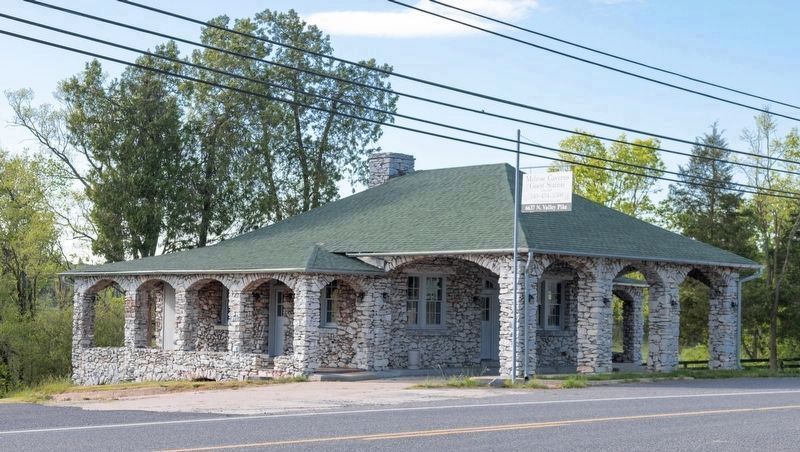 Former Blue Grottoes Filling Station image. Click for full size.