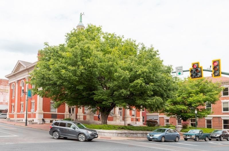 Augusta County Courthouse image. Click for full size.