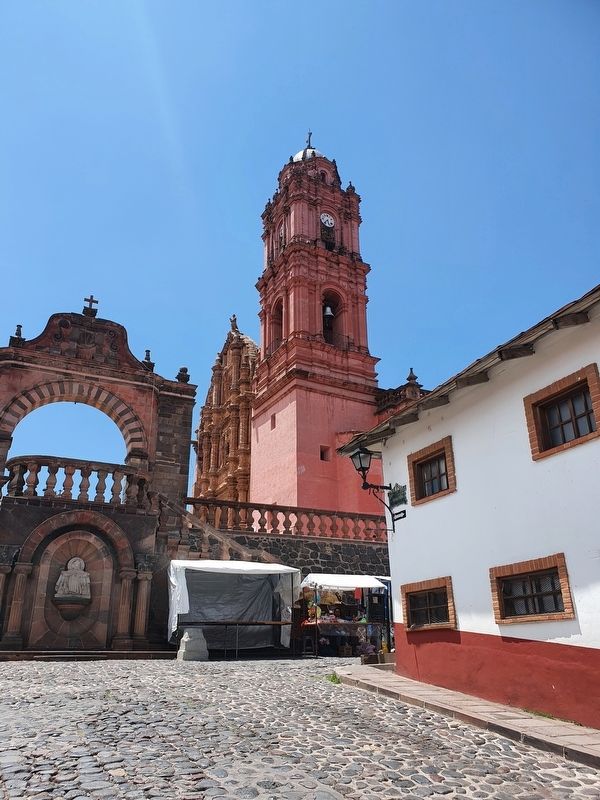 A view of the temple from further south in Tlalpujahua. Click for full size. A view of the temple from further south in Tlalpujahua image. Click for full size.