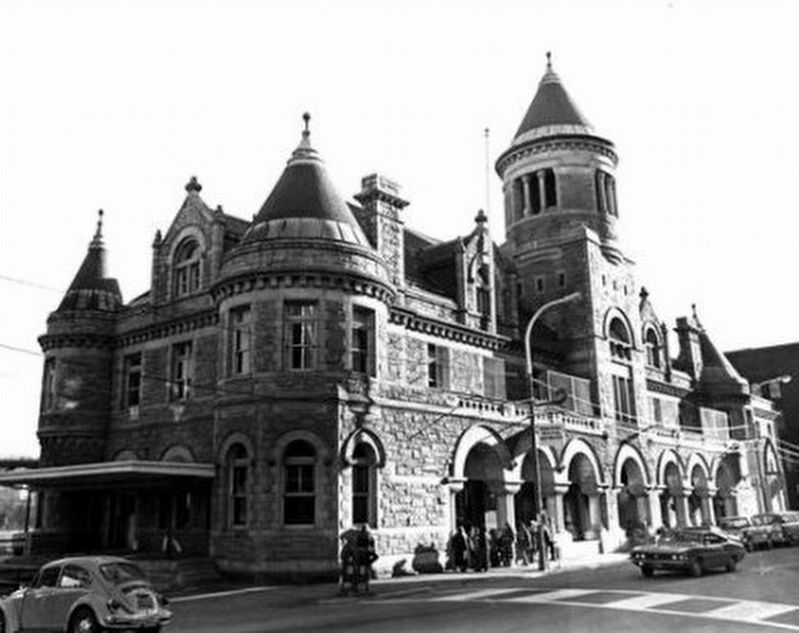 Old Post Office image. Click for more information.