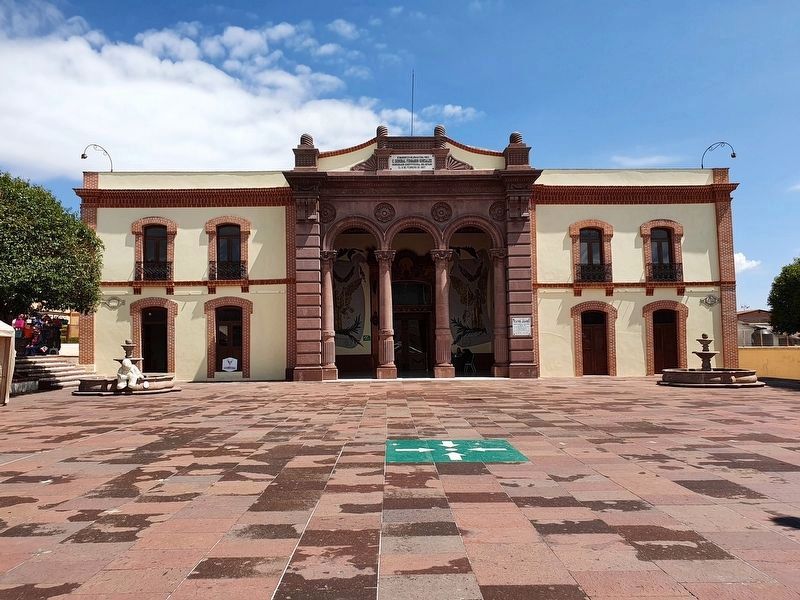 The Centennial or Jurez Theatre of El Oro image. Click for full size.