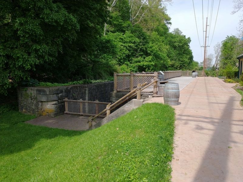 Miami and Erie Canal Lock No. 17 image. Click for full size.