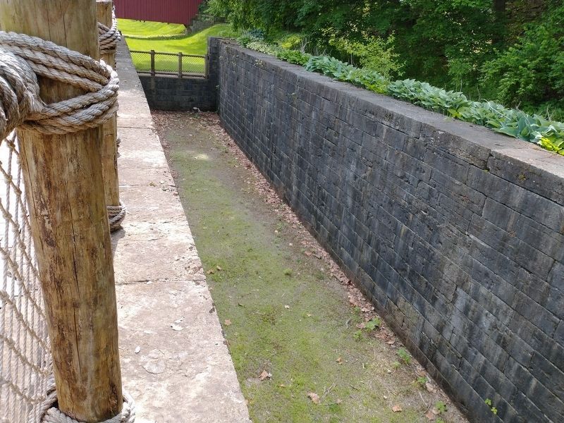 Miami and Erie Canal Lock No. 17 image. Click for full size.