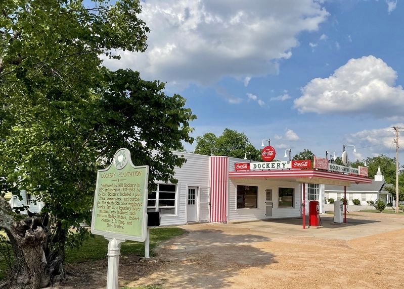 Plantation Marker and Old Dockery Service Station. image. Click for full size.