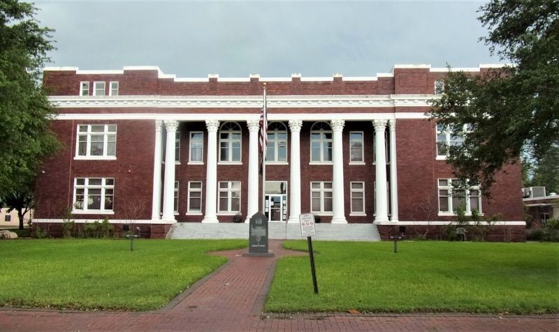 Live Oak County Courthouse image. Click for full size.