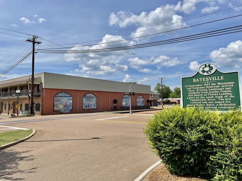 Batesville Marker with view of city murals. image. Click for full size.