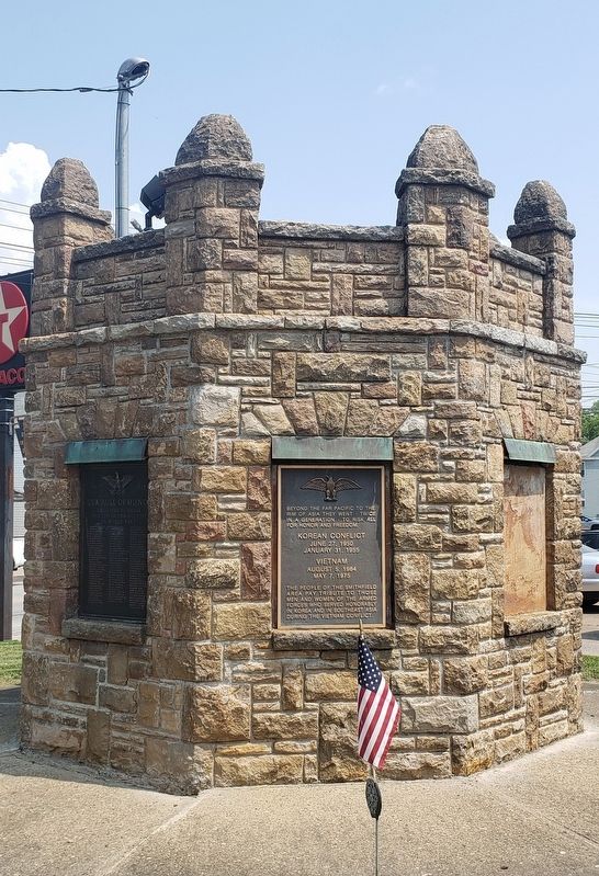 Veterans Memorial image. Click for full size.